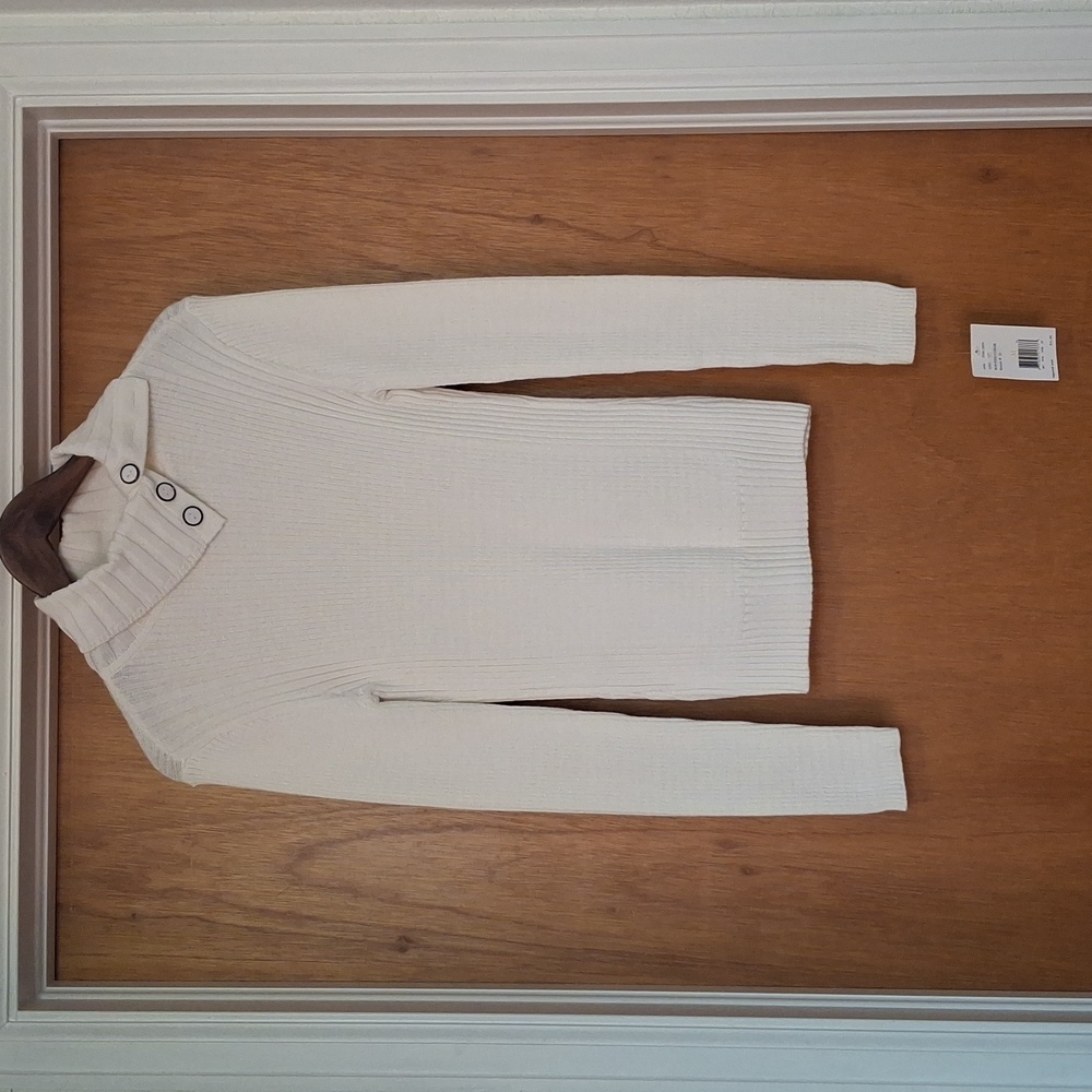 Elegant White Sweater with Button Collar